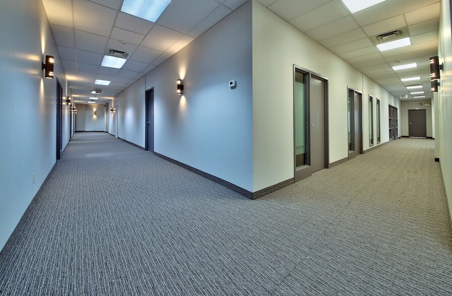 More Photos Of 1000 Rue Hickson, Verdun Office For Lease