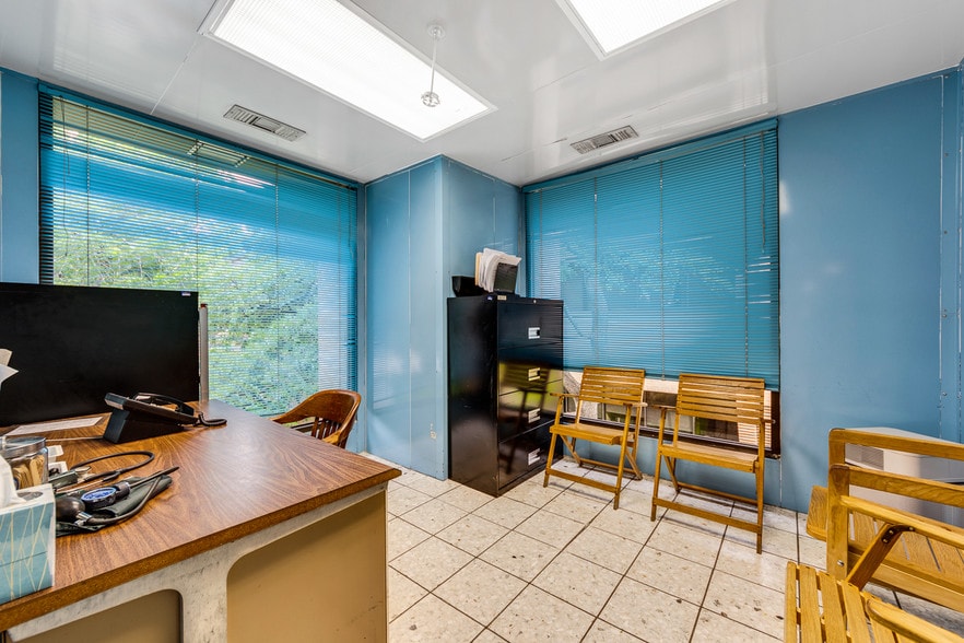 More Photos Of 8345 Walnut Hill Ln, Dallas Medical For Sale