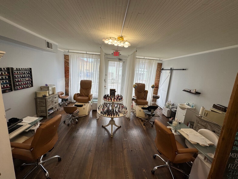 More Photos Of 51 E Lee St, Warrenton Storefront Retail Office For Sale