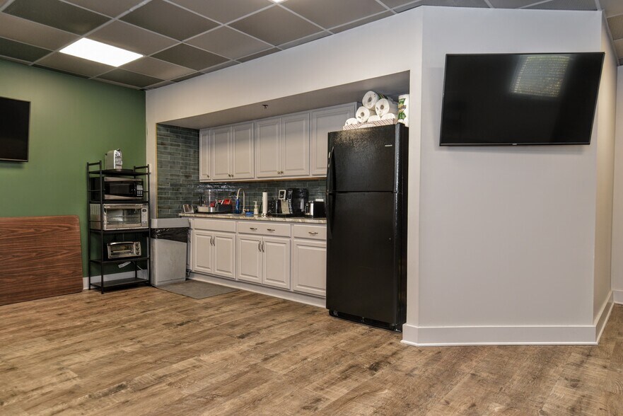 More Photos Of 2 Forest Ave, Oradell Medical For Sale