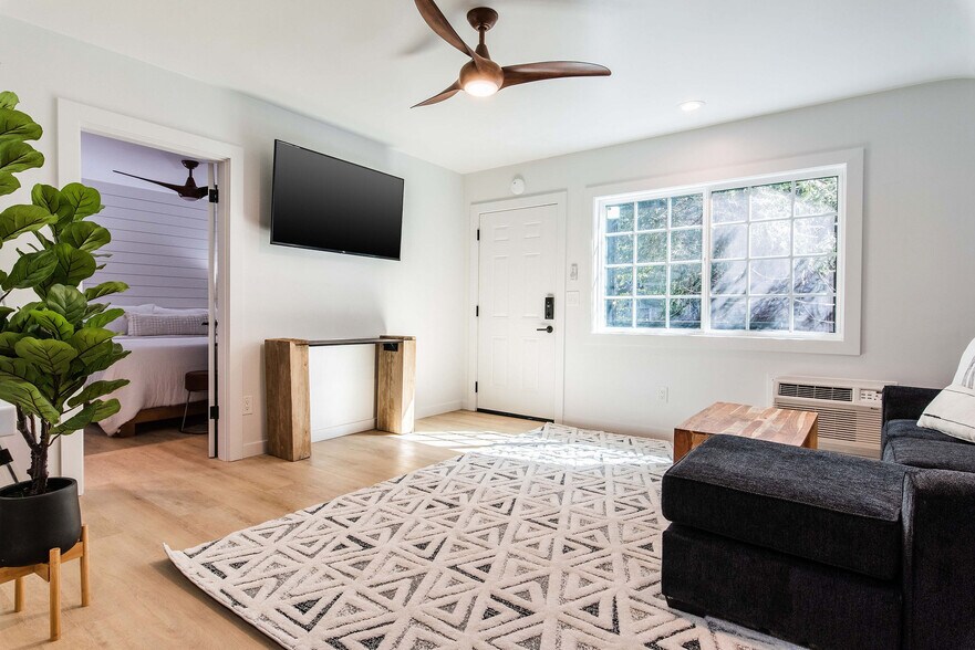 More Photos Of 306 Loch Leven Rd, Lake Arrowhead Hotel For Sale