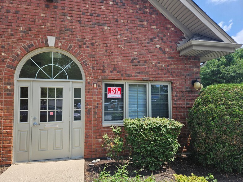 More Photos Of 6400 W College Dr, Palos Heights Medical For Lease