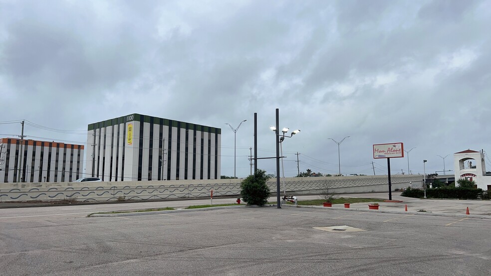 More Photos Of 1199 Nasa Pky, Houston Restaurant For Lease