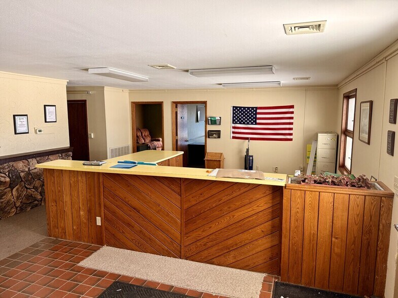 More Photos Of 5696 Highway 8, Rhinelander Flex For Sale