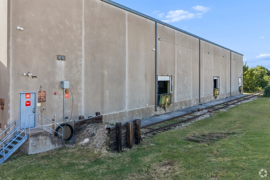 More Photos Of 1500 E Broad St, Mansfield Manufacturing For Sale