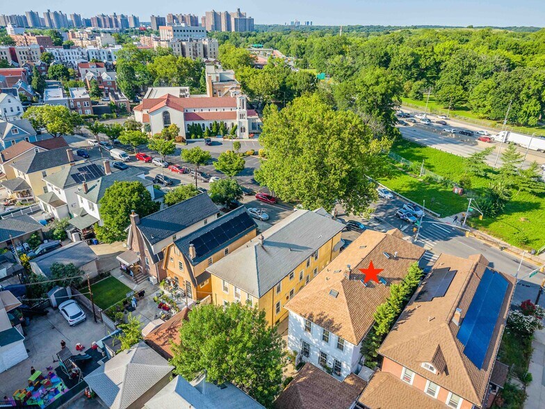 More Photos Of 1805 Willow Ln, Bronx Land For Sale
