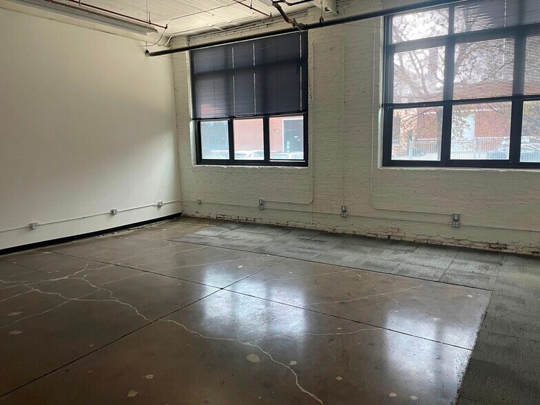 More Photos Of 1622 W Carroll Ave, Chicago Industrial For Sale