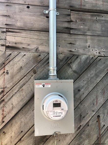 More Photos Of 76 Williams st, Whitehall Flex For Sale