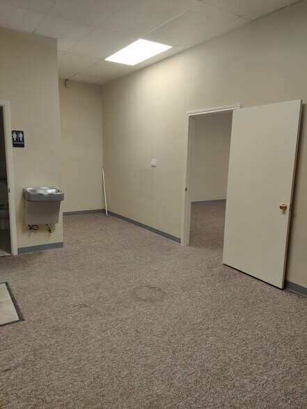 More Photos Of 2704 E Griffin Pkwy, Mission Storefront Retail Office For Lease