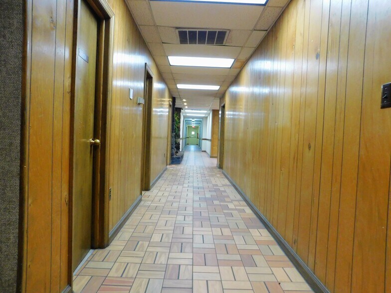 More Photos Of 720 SW F Ave, Lawton Manufacturing For Sale