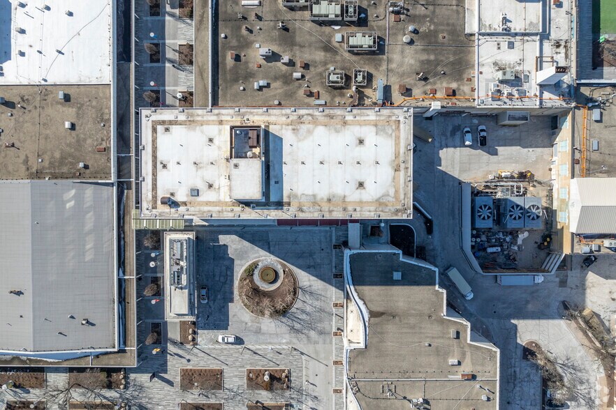 More Photos Of 100-120 Oakbrook Ctr, Oak Brook Medical For Lease