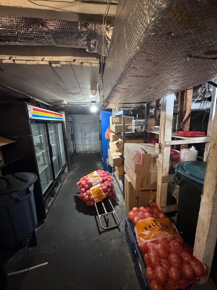 More Photos Of 2924 E Burnside St, Portland Restaurant For Lease