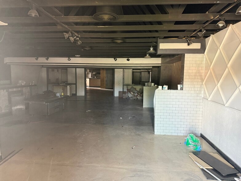 More Photos Of 1640 N Glenstone Ave, Springfield General Retail For Lease