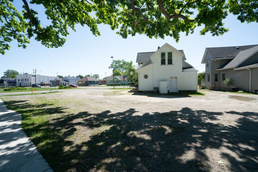 More Photos Of 1806 Pine Grove Ave, Port Huron Storefront Retail Office For Sale