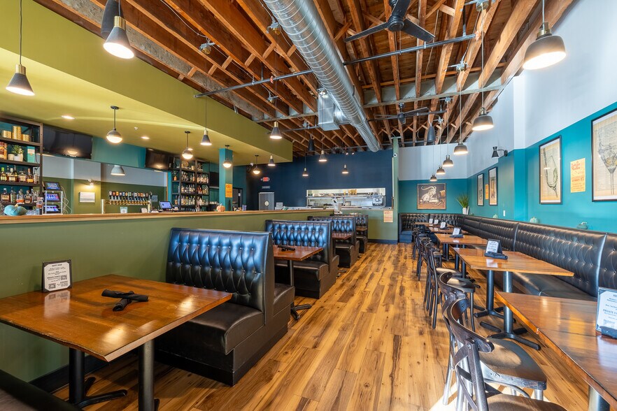 More Photos Of 973 Smith Ave S, Saint Paul Freestanding For Sale