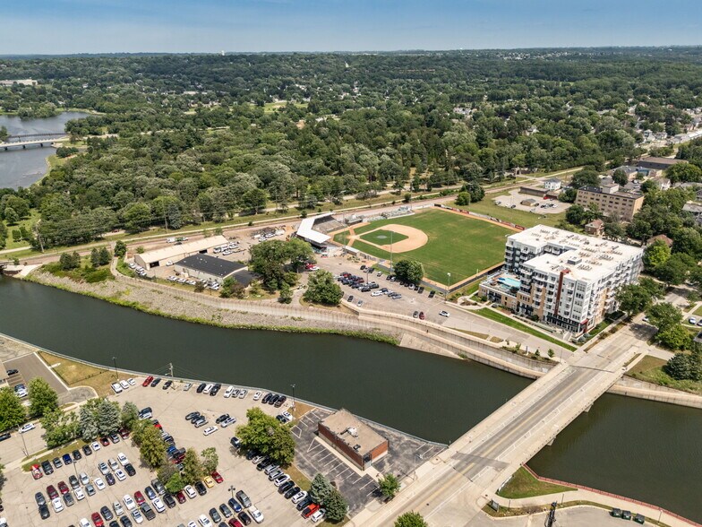 More Photos Of 307 E Center St, Rochester Office For Sale