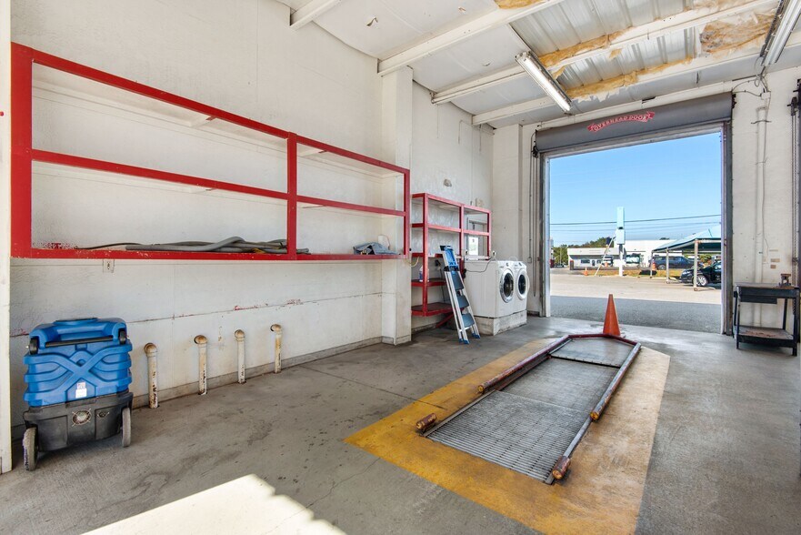 More Photos Of 3061 Gulf Breeze Pky, Gulf Breeze Carwash For Sale