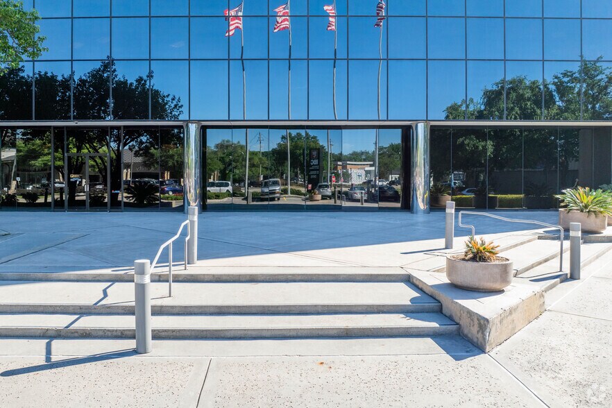 More Photos Of 5615 Kirby Dr, Houston Office For Lease