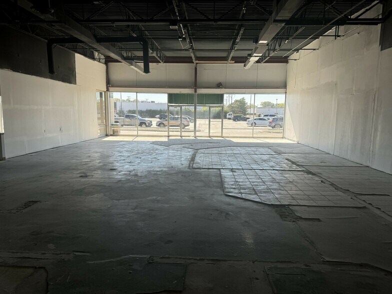 More Photos Of 37531-37605 Harper Rd, Clinton Township Storefront For Lease
