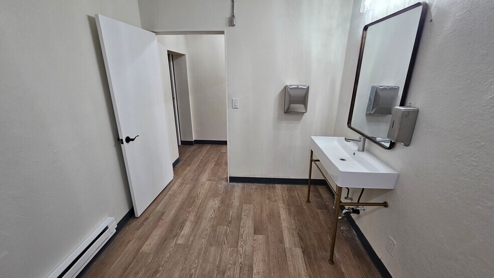 More Photos Of 21719 Donner Pass Rd, Soda Springs Storefront Retail Residential For Lease