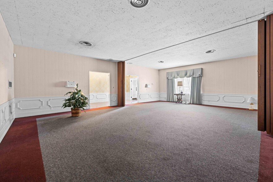 More Photos Of 1975 Seneca St, Buffalo Office For Sale