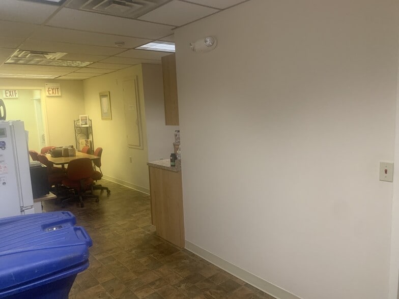 More Photos Of 21 Main St, Rochester Storefront Retail Residential For Lease