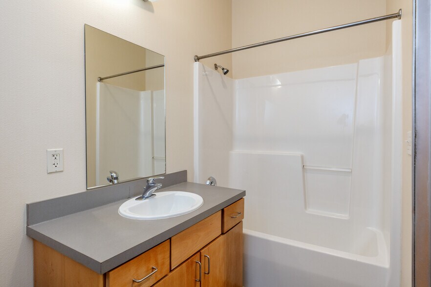 More Photos Of 375 NE Shaver St, Portland Apartments For Sale