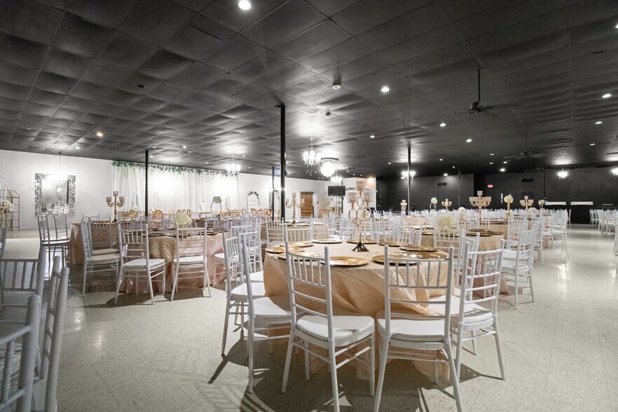 More Photos Of 1017 Bayou Rd, La Marque Storefront For Sale