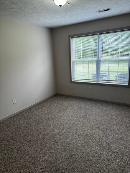 More Photos Of 1325 S Lillian Ave, Bolivar Apartments For Sale
