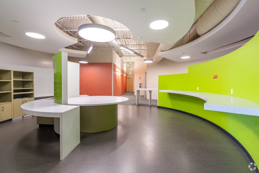 More Photos Of 4700 N Hanley Rd, Berkeley Office For Lease