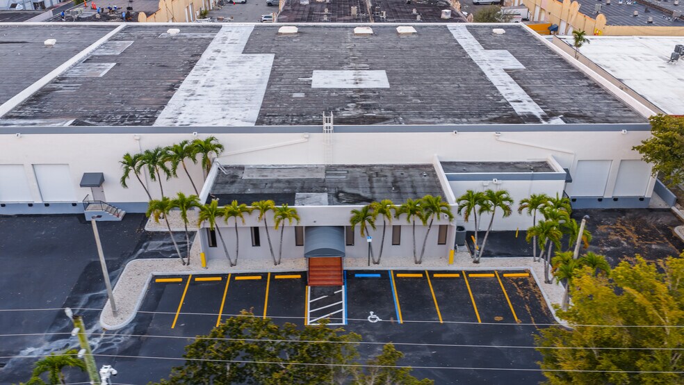 More Photos Of 1730 W 38th Pl, Hialeah Manufacturing For Lease