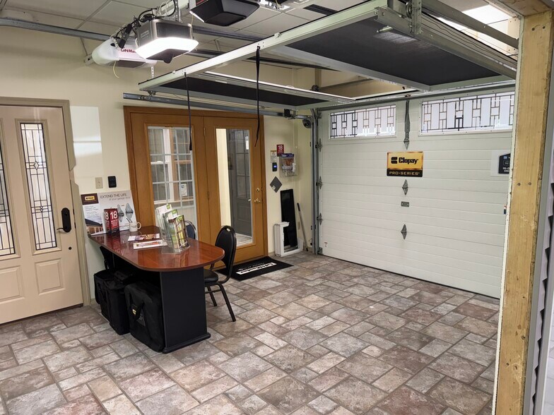 More Photos Of 3025 N Saint Peters Pky, Saint Peters Showroom For Sale