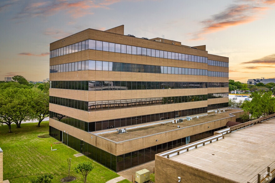 More Photos Of 2500 Wilcrest Dr, Houston Office For Lease
