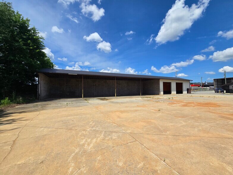 More Photos Of 5210 N Middlebrook Pike, Knoxville Unknown For Lease