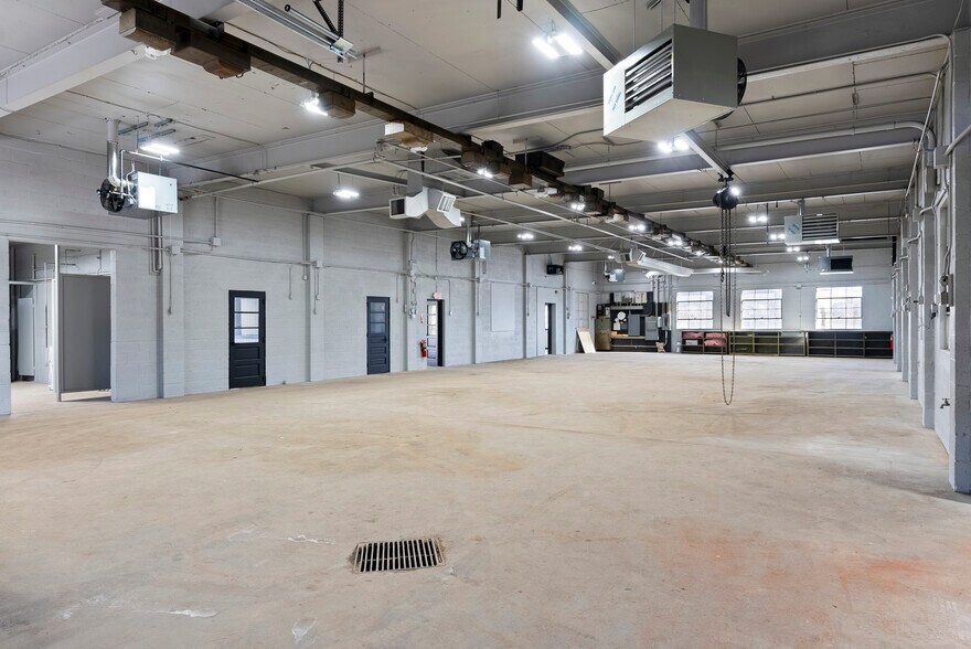 More Photos Of 5 Webb St, Windsor Locks Manufacturing For Lease