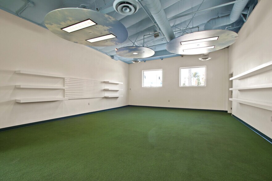 More Photos Of 3940 Higuera St, Culver City Showroom For Sale