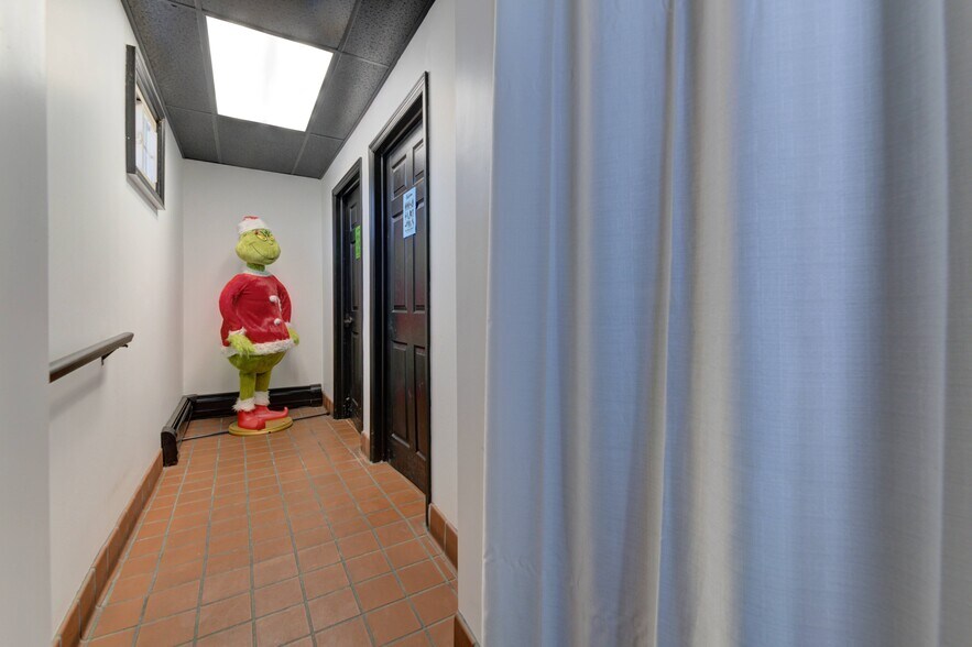 More Photos Of 28 E Main St, Johnstown General Retail For Sale