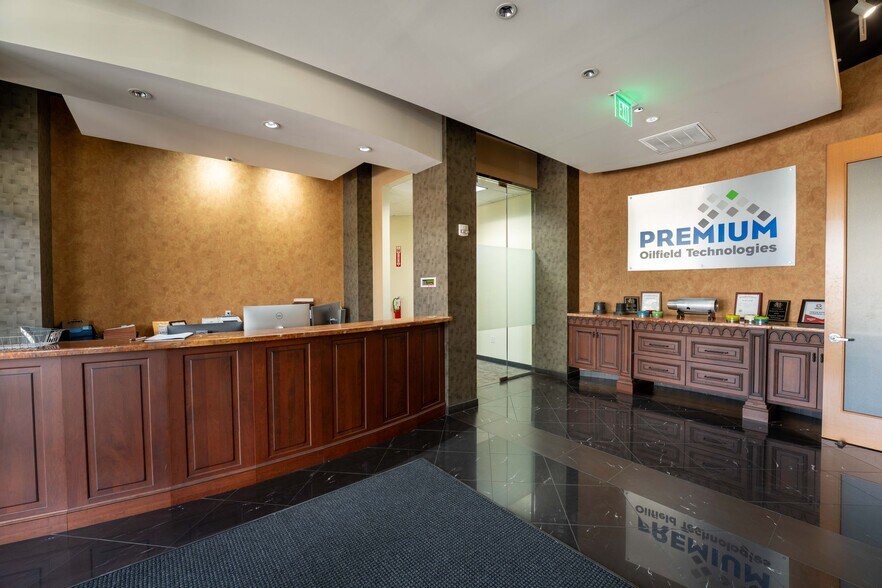 More Photos Of 10600 W Sam Houston Pky N, Houston Warehouse For Lease