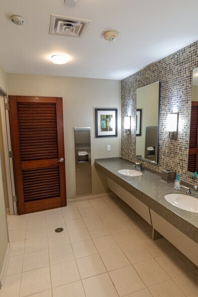 More Photos Of 1600 N Redbud Blvd, McKinney Office For Sale