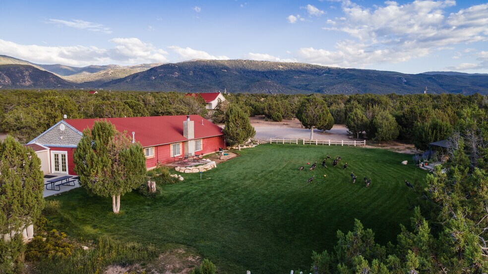 More Photos Of 11550 Pigeon Hollow Rd, Spring City Hotel For Sale