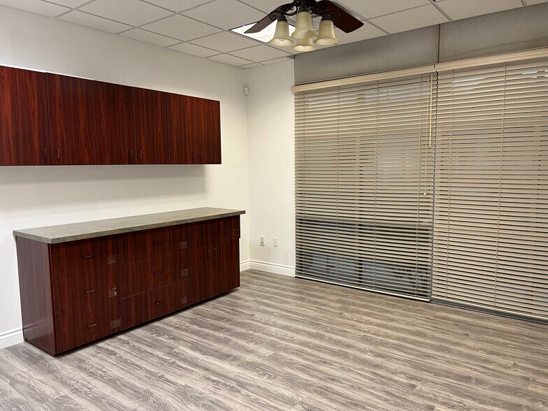 More Photos Of 375 N Stephanie St, Henderson Office For Sale
