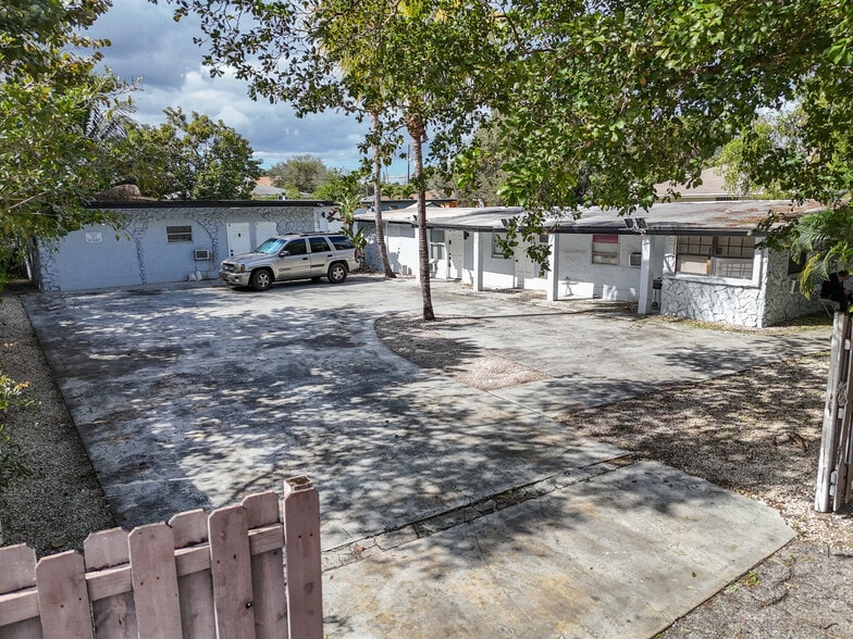 Primary Photo Of 633 NW 15th Ave, Fort Lauderdale Multifamily For Sale