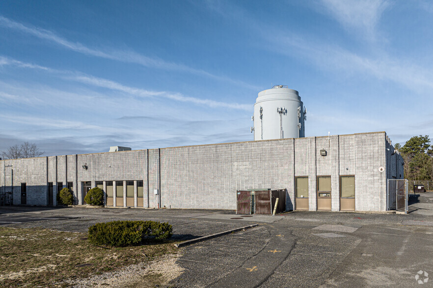 Primary Photo Of 50-54 Drexel Dr, Bay Shore Warehouse For Lease