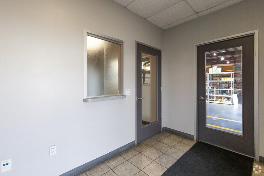 More Photos Of 5101-5111 Milwee St, Houston Warehouse For Lease