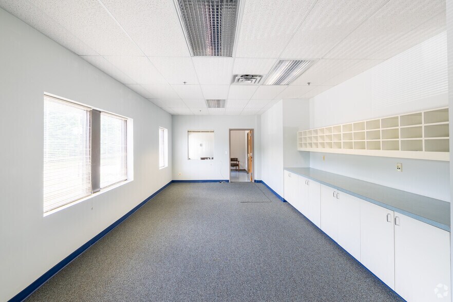 More Photos Of 140 Boulevard, Washington Office For Lease