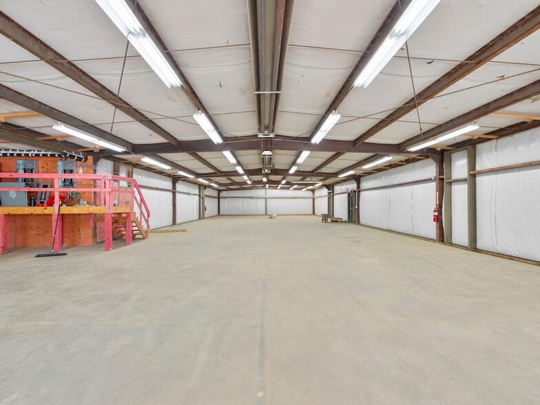 More Photos Of 93 Thompson St, Asheville Manufacturing For Lease