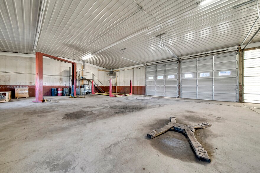 More Photos Of 104 Main St, Wiggins Industrial For Sale