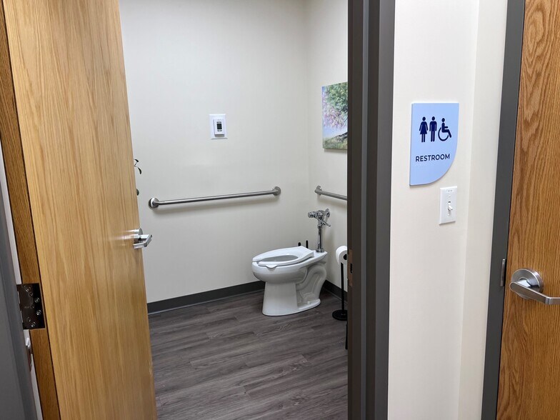 More Photos Of 120 Thomas St, Worcester Medical For Lease