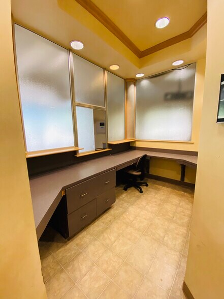 More Photos Of 404 Hall of Fame Dr, Lake City Medical For Lease