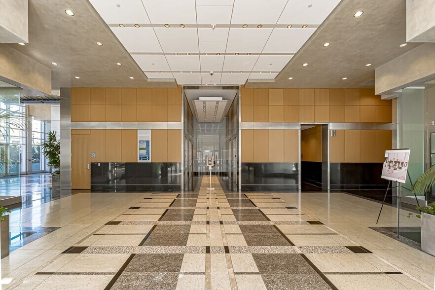 More Photos Of 400 Convention St, Baton Rouge Office For Lease